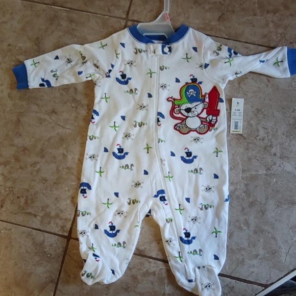 Two sets of infant pajamas. - Picture 2 of 6